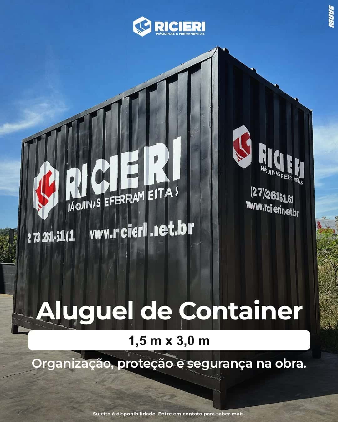 Container depósito preto com o logotipo da Ricieri pintado, em arte com o título Aluguel de Container e as medidas 1,5 m x 3,0 m